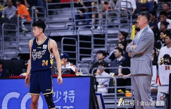 华体会-唉！3首发运动战0分，6替补23中4，谁打的好换谁，粤迷直呼看不懂